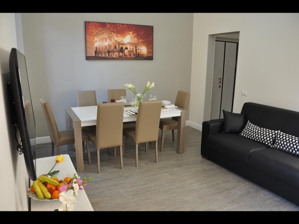 רומא Just Colosseum Suite חדר תמונה
